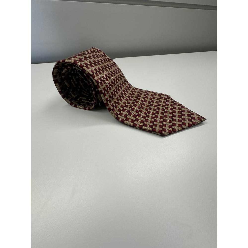 Roundtree & Yorke Mens Silk Necktie Burgundy Gold Geometric Woven Handmade USA